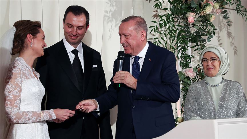 milli savunma eski bakani hulusi akarin gelini melis kahya akar liderligindeki general atlanticin markasi hDQ4Hv8k