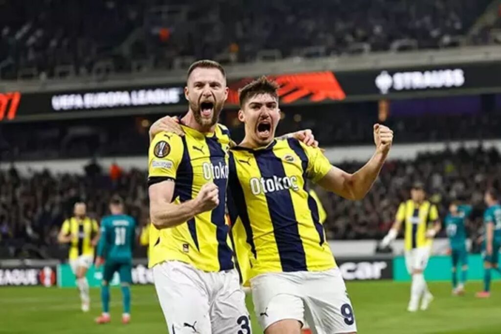 mourinhonun forma verdigi genc yildiz yusuf akcicek icin premier lig ekibi tottenhamin scout ekibi zFfTOTDU