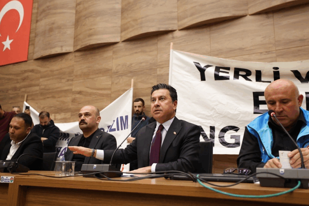 mugla buyuksehir belediye baskani ahmet aras iscilerle gorustugu sirada cikan olaylara iliskin aciklama yapti fMAv7VPk