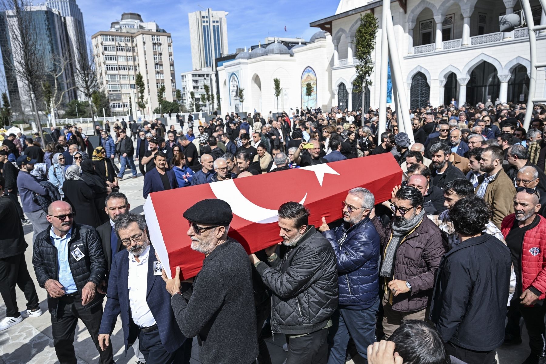 oyuncu sinasi yurtsever son yolculuguna ugurlandi gule gule cocuk adam 2 eIYX4SbJ