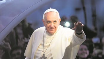 papa francisin saglik durumu nedeniyle yeni papa secimi icin kardinaller meclisi hareket geciyor JRqg8Ilr