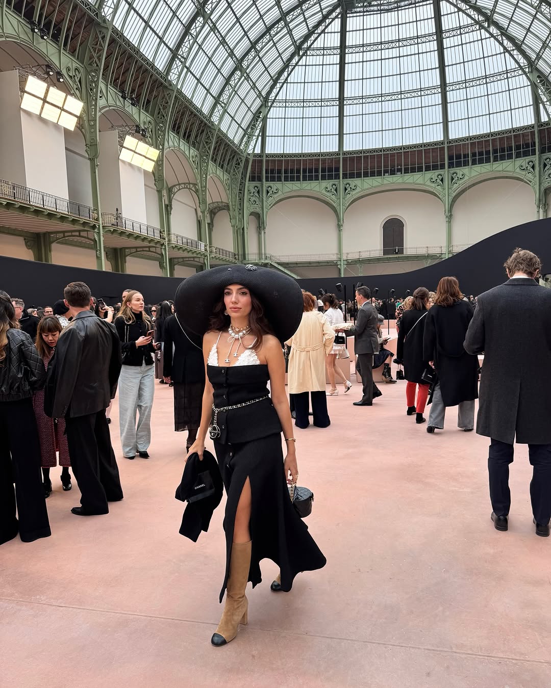 paris moda haftasi sona erdi tuvaletler ve gamer temalar dikkat cekerken defilede turk ruzgarlari ECIYDOIK