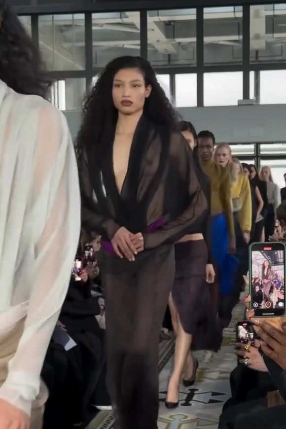 paris moda haftasi sona erdi tuvaletler ve gamer temalar dikkat cekerken defilede turk ruzgarlari l6qh8waX