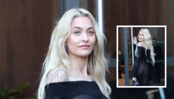 paris moda haftasinda transparan elbisesiyle dikkat ceken paris jackson elestirilere bedenlerimizden rahatsiz olmamaliyiz diyerek FrtAyURh