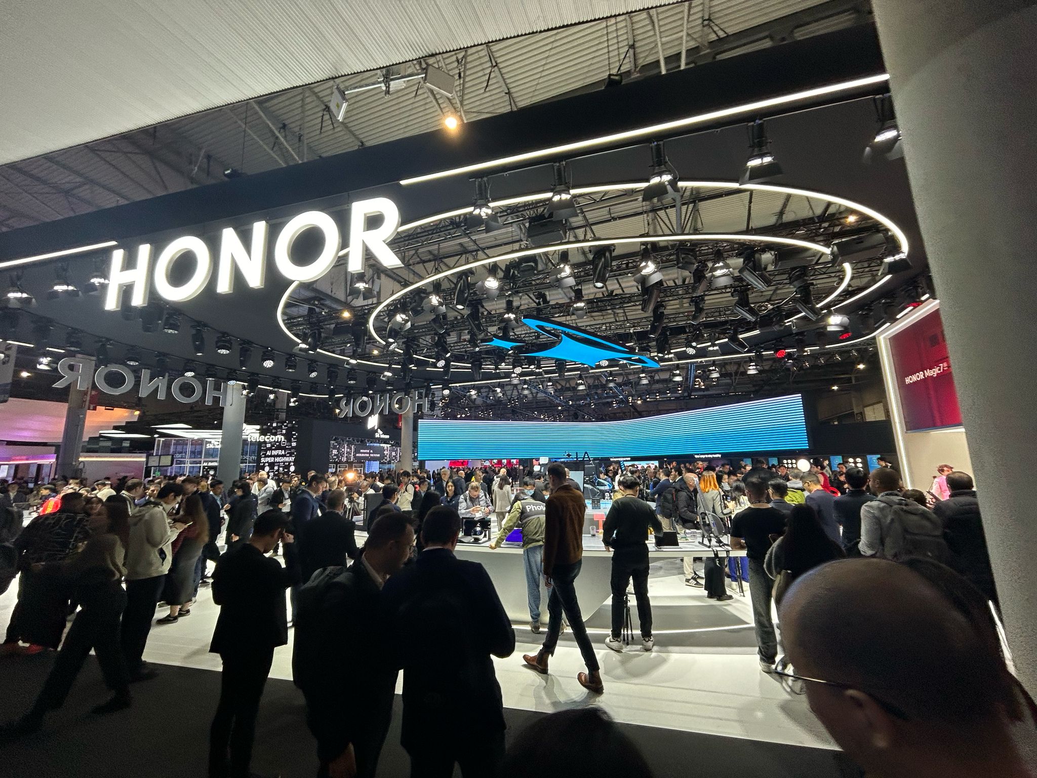 patronlar dunyasi dunyanin en buyuk baglanti teknoloji fuari mobile world congresste 1