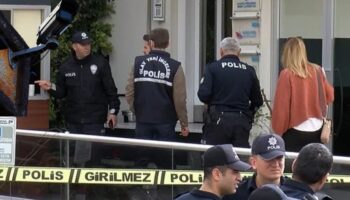 patronunun odasina gizli kamera yerlestirip her seyi kaydetti isten cikartilacagini ogrenince dehset sacti tHSDZrWH