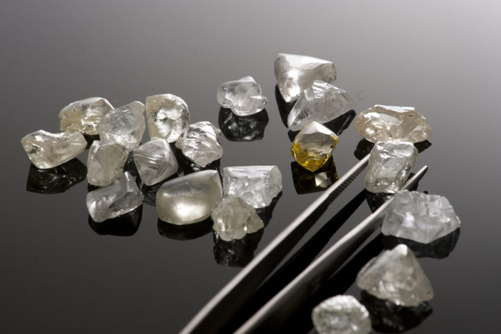 petra diamonds artan zararlarla mucadele ederken iki ceo atadi U1M3eMv7