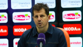 pfdkdan emre belozogluna hakeme sportmenlige aykiri hareket nedeniyle 1 mac men ve para cezasi 5wxaCdTM