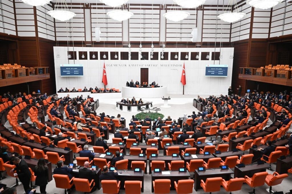 sanayi ve ticarete iliskin duzenlemeleri de iceren kanun teklifi tbmm genel kurulunda kabul edildi S5dhMIfe