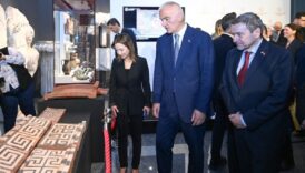 septimius severusun heykel basi ve pismis toprak levhalar anavataninda 5dl4qSzw