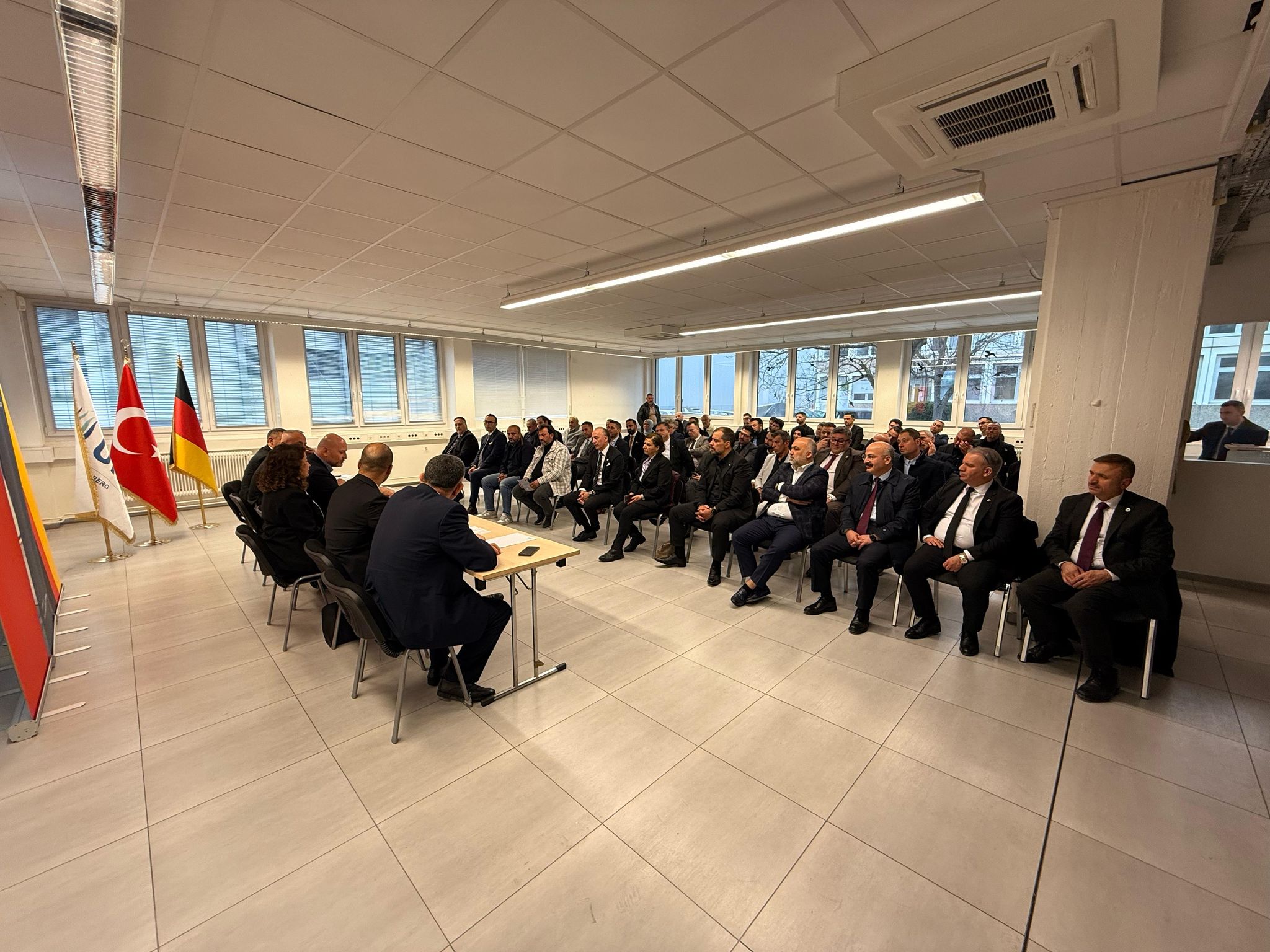 siyaseti birakan suleyman soylu stuttgartta patronlarla bulustu 0 npGfLSNw