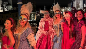 sosyete bu yil da venedik karnavalinda cigdem sabancinin karnaval kostumleri dilek haniften NgwqyWJQ