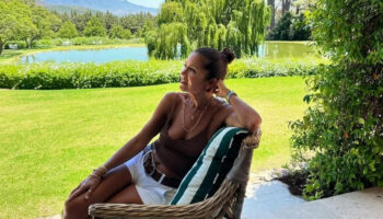 sosyetenin tas bebegi sebnem capa yillara meydan okumaya devam ediyor U8rH1TAp