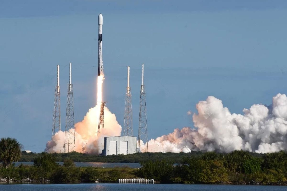spacexe ait falcon 9 roketinin enkazi polonyaya dustu 0 Ivluvhvd