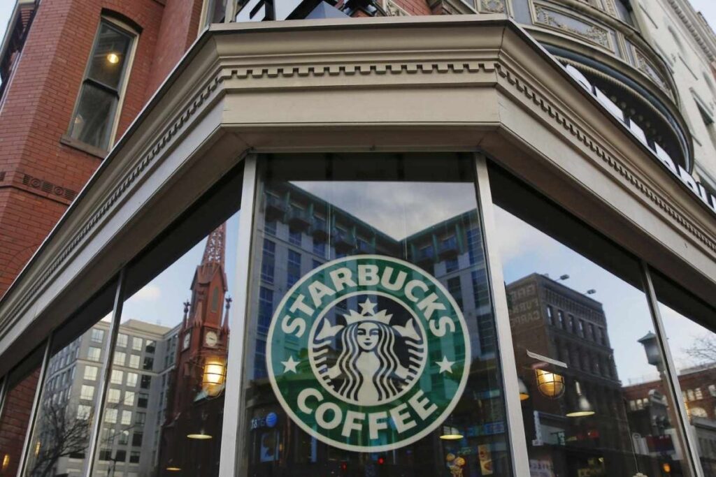 starbucks ceosu brian niccol yeniden yapilanma planlari cercevesinde bin 100 beyaz yakali isten cikarilacak SNJDOAGT