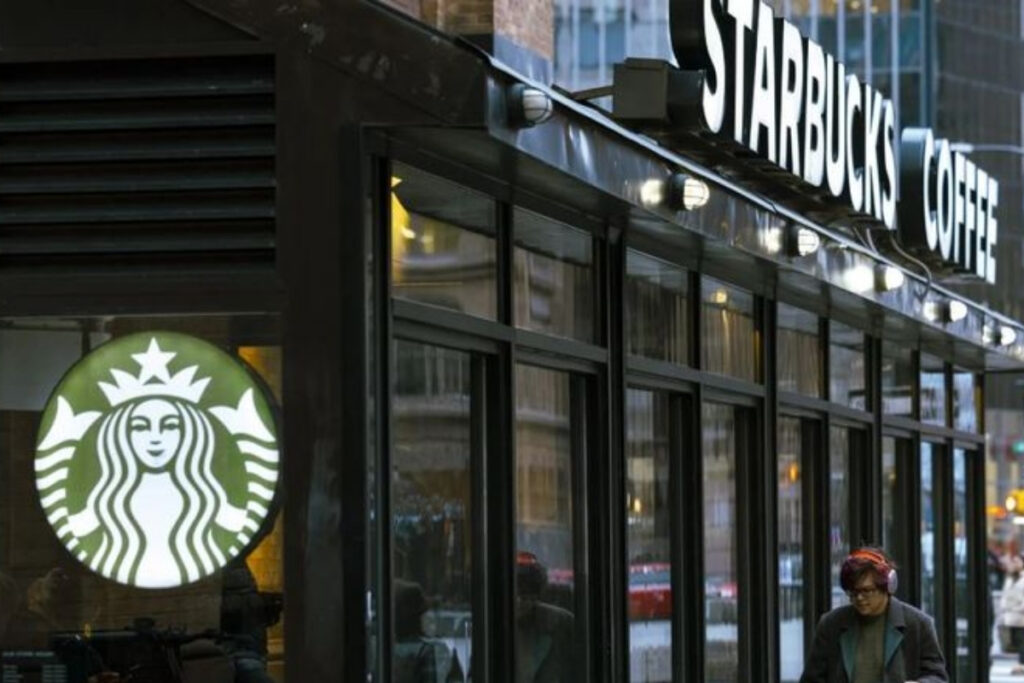 starbucks corp bin 100 beyaz yakali calisanini isten ayiracagini acikladi 8WKudAO4