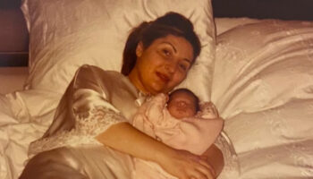 sureyya yalcin kaybettigi annesinin yeni yasini kutladi bOItXL5m