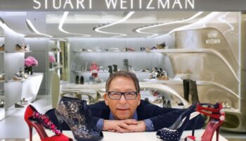 tapestry 584 milyon dolara aldigi stuart weitzman ayakkabilarini 105 milyon dolara satti jYkBlxij