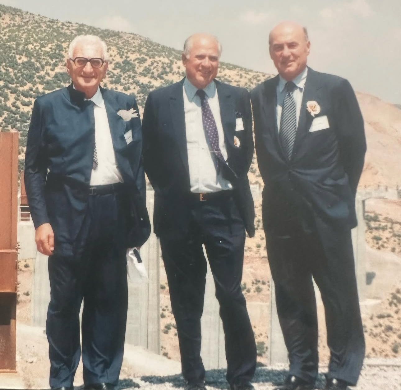 tekfenin kurucularindan necati akcaglilarin esi hisseleri satti kizi yonetimden cikti 0