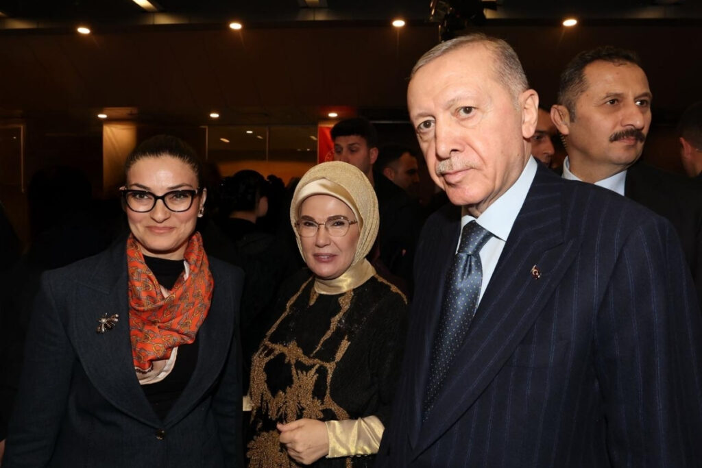 tekstili birakti 40 kovanla basladigi aricilik hikayesi tum kadinlara ilham oldu 9WnUvUmW
