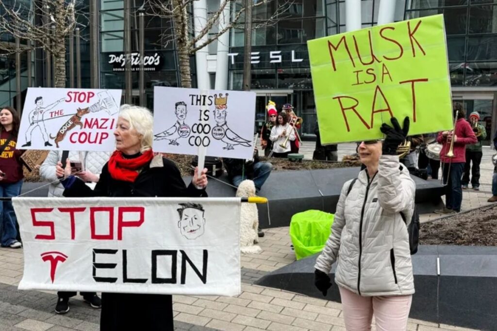 tesla bayisi onunde elon muska karsi protesto 9 kisi gozaltina alindi 8H7cuqLE