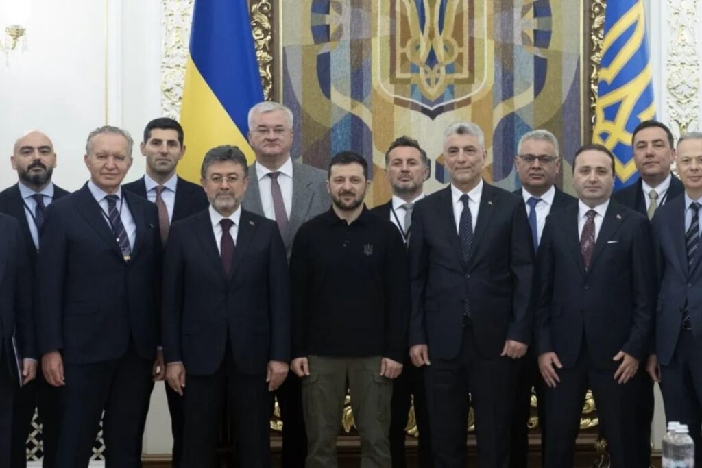 ticaret bakani omer bolat zelenskiy turk firmalarinin yeniden insa calismalarinda oncu olacagini soyledi 1QKvBPEf