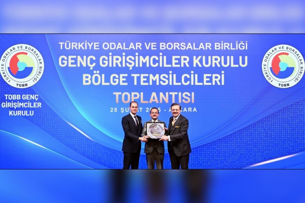 tobb genc girisimciler kurulunda turgut konukoglu bayragi ali sabancidan devraldi LaDcc9fG