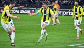 tribundeki olaylar ve irkci tezahurat nedeniyle bir sure duran macta anderlechtle berabere kalan fenerbahce jH5GRdsg