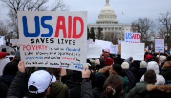 trumpin gereksiz harcama yaptigini ifade ettigi dis yardim kurulusu usaid mahkeme karari ile yeniden vQkrXjMI