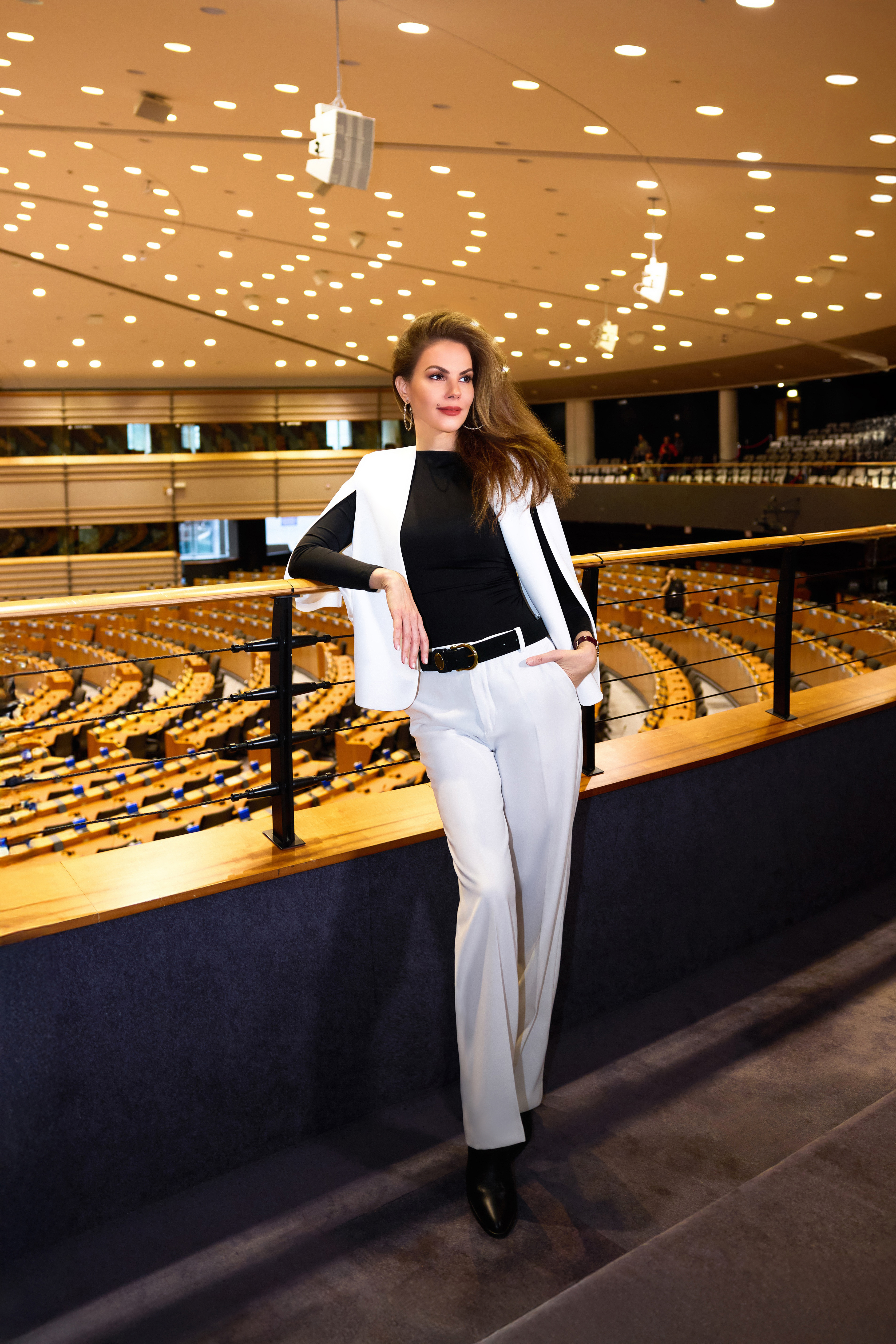 tulin sahin avrupa parlamentosunda sunum yapan ilk top model oldu 2 BQhvUwJh