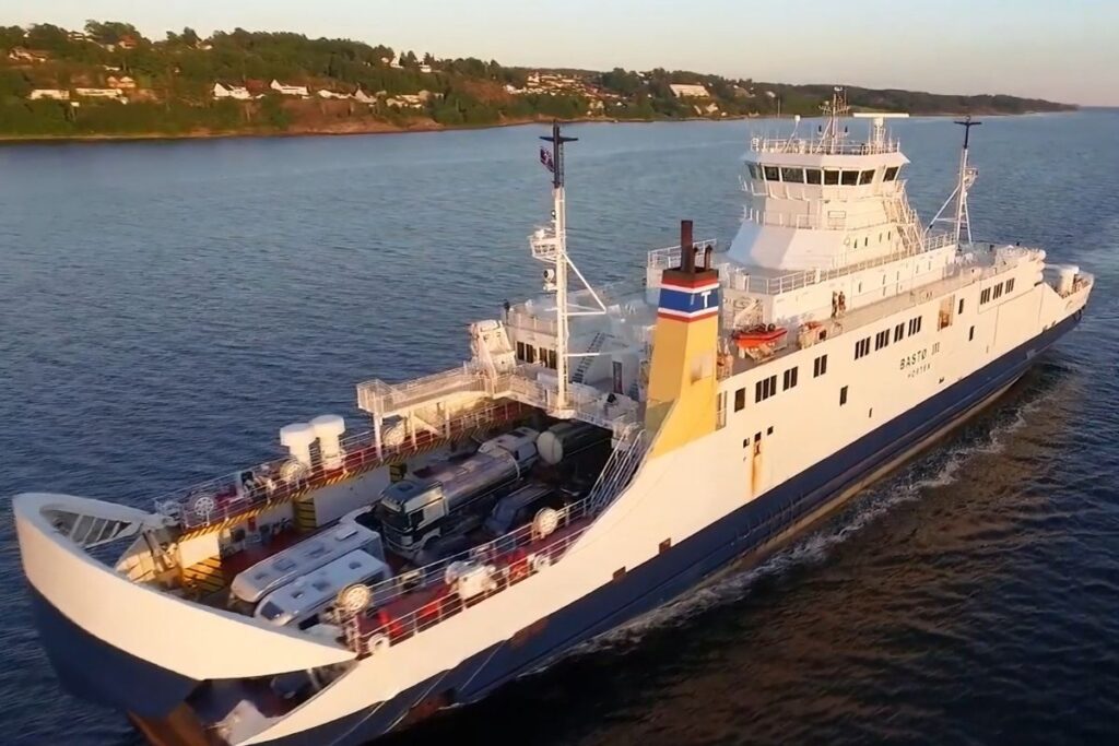 turkiyede uretilen dunyanin en buyuk elektrikli feribotu norvec sularinda CqDNBZM1