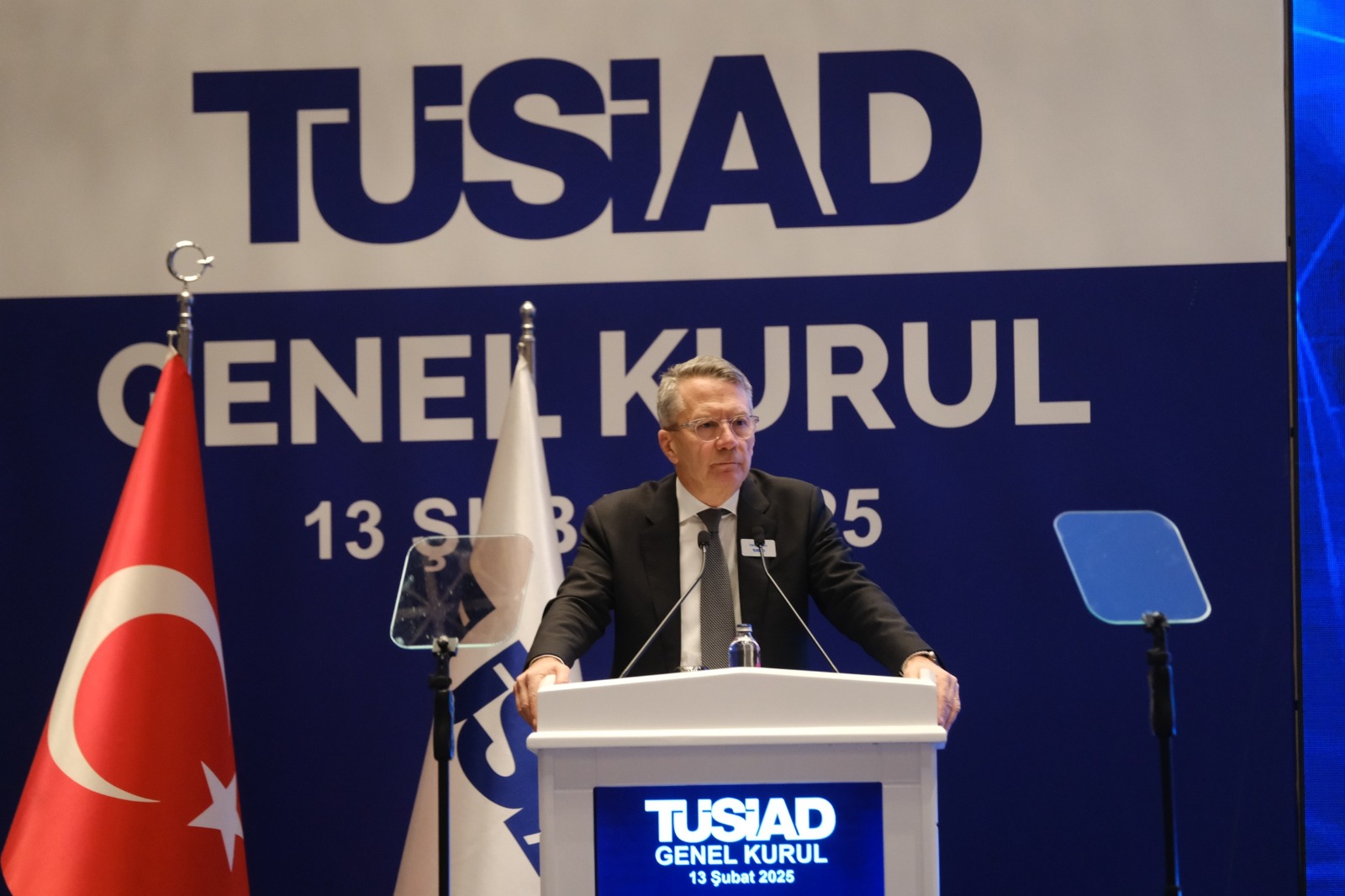tusiad baskani orhan turan genel kurulda yaptigi konusmada is dunyasindaki moral bozuklugununaltinicizdi 0 A3UGGFEl
