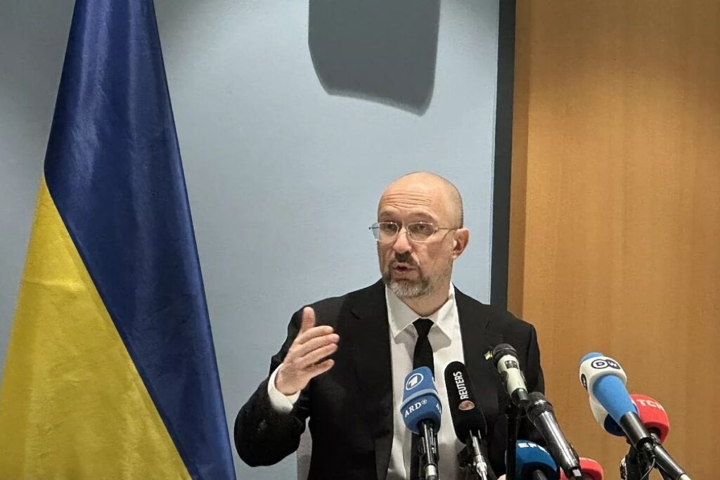ukrayna basbakani denis smigal ulkenin 10 yil icinde toparlanabilmesi icin 524 milyar dolar lazim 8mBWjf5N