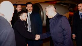 ukrayna devlet baskani zelenskiy ankaraya geldi ticaret bakani omer bolat karsilamaya iliskin fotograf paylasti i5wBZmyN