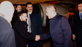 ukrayna devlet baskani zelenskiy ankaraya geldi ticaret bakani omer bolat karsilamaya iliskin fotograf paylasti i5wBZmyN