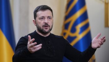 ukrayna devlet baskani zelenskiy g7 zirvesinde konustu donald trumpa kisa surede bir araya gelme HySWfqqi