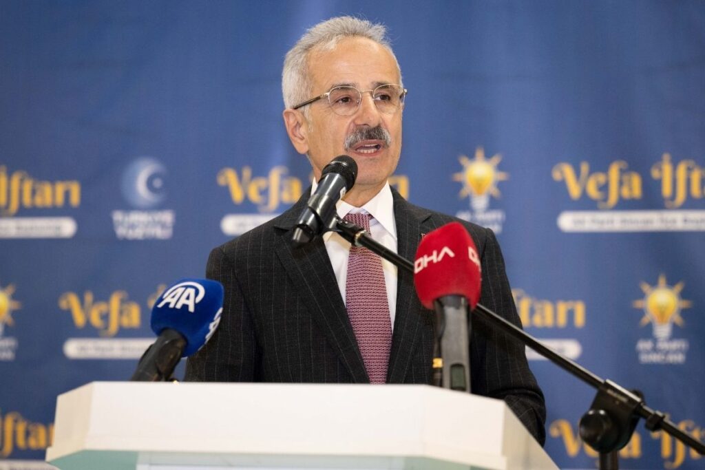 ulastirma bakani uraloglu ankarayi yuksek hizli trenle izmire baglayacagiz rTsl2vSJ