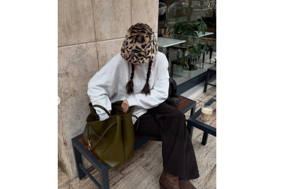 yasemin ozilhanin 360 bin tllik dana derili cantasi dikkat cekti 0 PbiN9gc9
