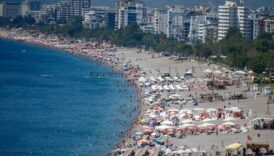 yeni rekor hedefleyen turizm sektoru 4 bayramla birlikte sezonu erken aciyor fQHRumLQ