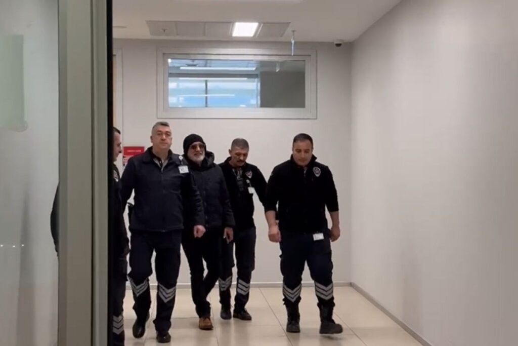 yonetmen sinan cetin hakkinda baslatilan sorusturma kapsaminda ifade verdi bu kadar sacma bir sey 2j8w7clc