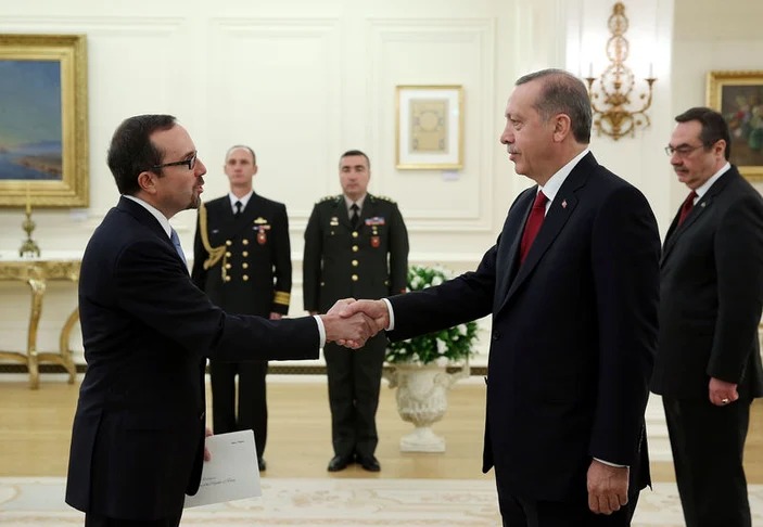 2014 2017 yillari arasinda abdnin turkiye buyukelcisi olarak gorev yapan john bassin esi holly holzer 19r8Q2gj