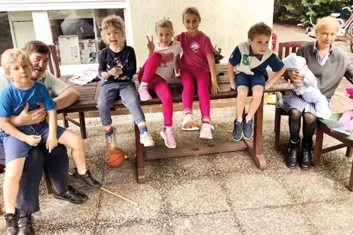 66 yasinda 10uncu cocugunu dogurdu cocuklar hayati anlamli kiliyor 0 27qV4AWM