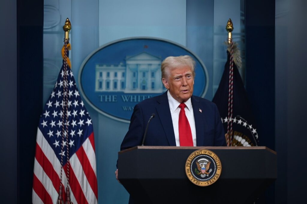 abd baskani donald trump imzaladigi kararlari iptal eden yargiclari partizan ve radikal olmakla sucladi fWRYFBcE