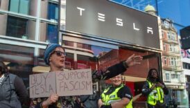 abd baskani trump ve is insani musk berlinde yuzlerce kisi tarafindan protesto edildi YnpQpGCM