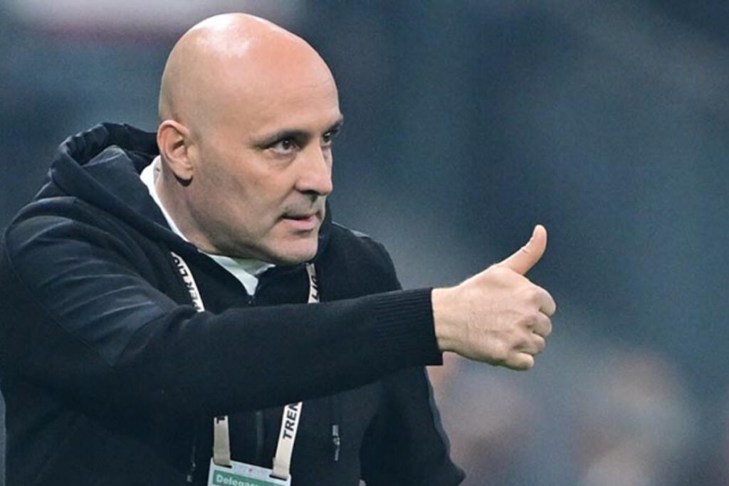 alanyaspor teknik direktorsami ugurluile yollarini resmen ayirdi eE4LgrP1