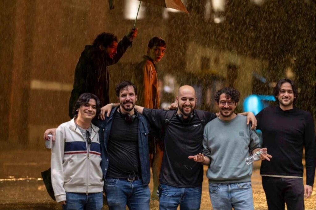 alihan yalcindag ve sinan eczacibasinin yapimciligini yaptigi film new yorkta vizyona girdi Rhgd2kDR