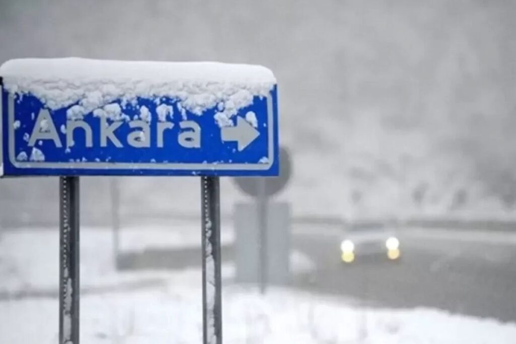ankarada beklenen kar yagisi nedeniyle egitime 11 nisan cuma gunu ara verildi yHEgQTCd