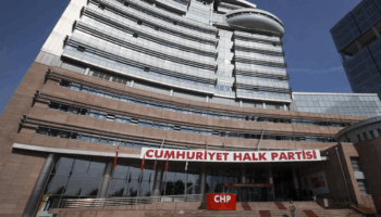 aralarinda eski hatay belediye baskani lutfu savasin da bulundugu bazi delegeler chpnin olaganustu kurultayi ZcFN59hs