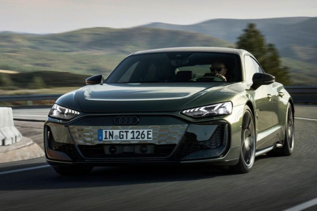 audi en guclu elektrikli modelini tanitti 2025 rs gt e tron ile sinirlari zorladi VmjjfPZm