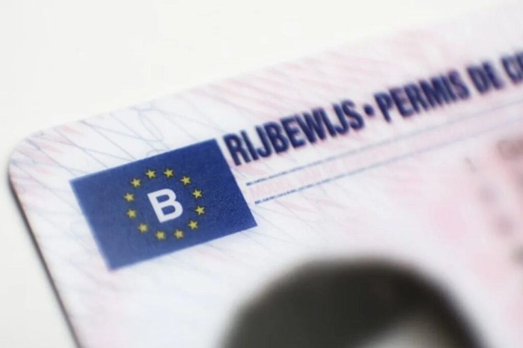 avrupa birligi 2030 yili sonuna kadar dijital surucu belgesine gececek kdBPJ4QU